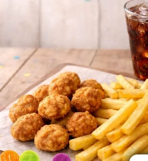 A kids’ meal at Nico’s: chicken pops, chips and a cold Coke
